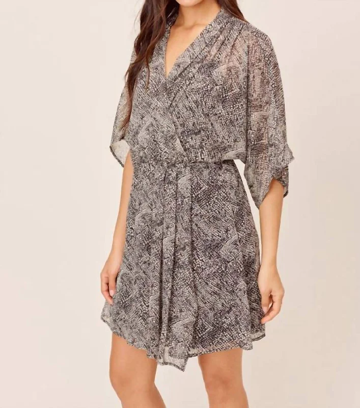 Giana Kimono Sleeve Dress In Black/ivory